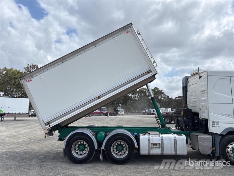 Volvo FH13 6x4 T/A Dump Truck Tipper trucks