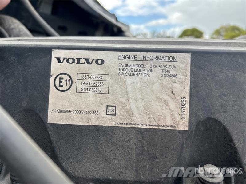 Volvo FH13 Globetrotter 6x4 T/A Sleeper Truck Tractor Vetopöytäautot