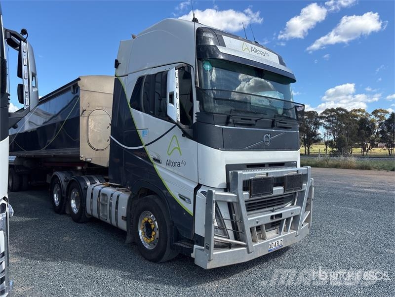Volvo FH16 700 6x4 T/A Sleeper Truck Tractor Trekkers
