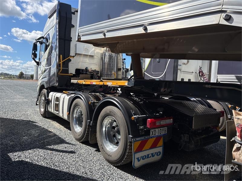 Volvo FH16 700 6x4 T/A Sleeper Truck Tractor Trekkers