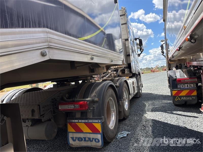Volvo FH16 700 6x4 T/A Sleeper Truck Tractor Trekkers