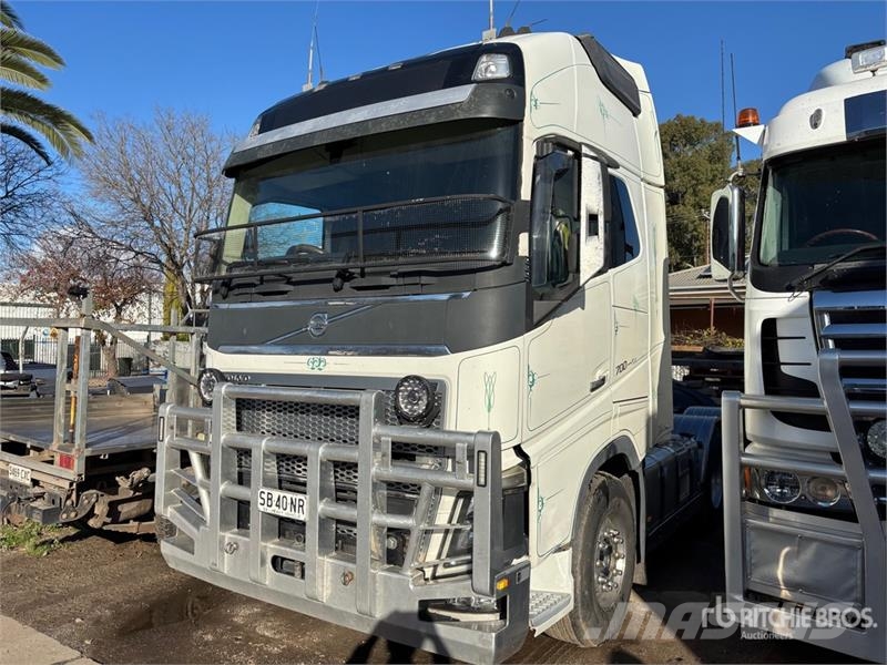 Volvo FH16 700 T/A Sleeper Truck Tractor Trekkers