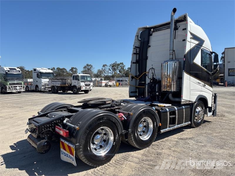 Volvo FH16 Globetrotter 6x4 T/A Sleeper Truck Tractor Vetopöytäautot