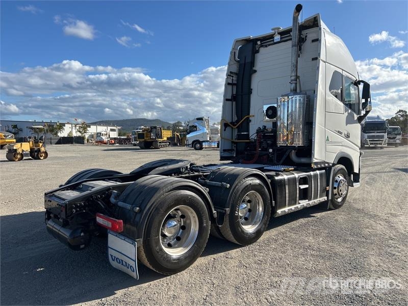 Volvo FH16 Globetrotter 6x4 T/A Sleeper Truck Tractor Trekkers