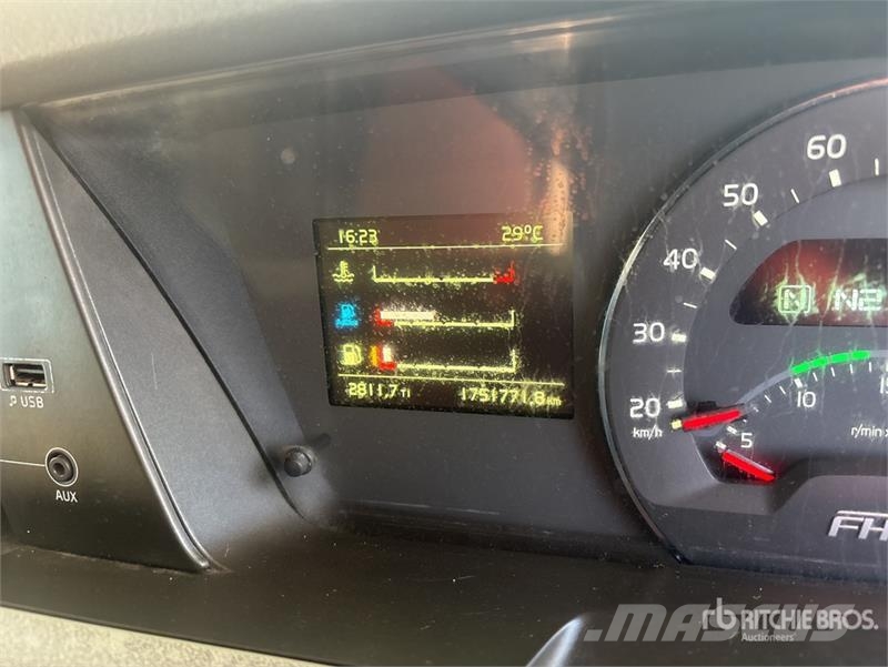 Volvo FH16 Globetrotter 6x4 T/A Sleeper Truck Tractor Trekkers