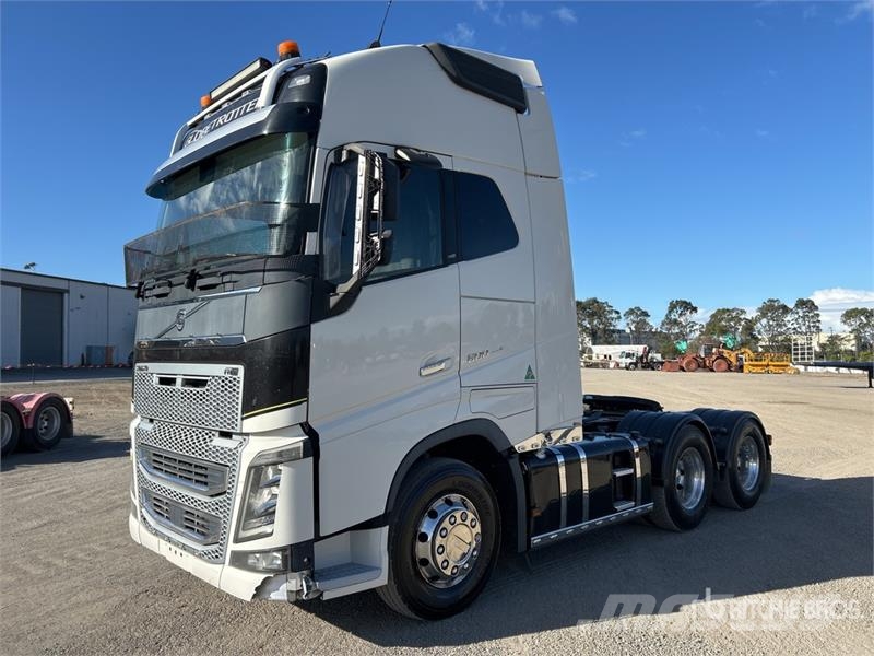 Volvo FH16 Globetrotter 6x4 T/A Sleeper Truck Tractor Trekkers