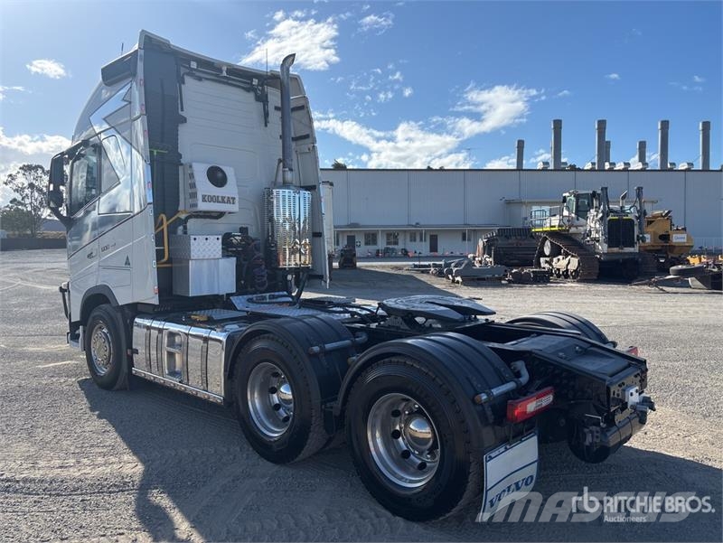 Volvo FH16 Globetrotter 6x4 T/A Sleeper Truck Tractor Trekkers