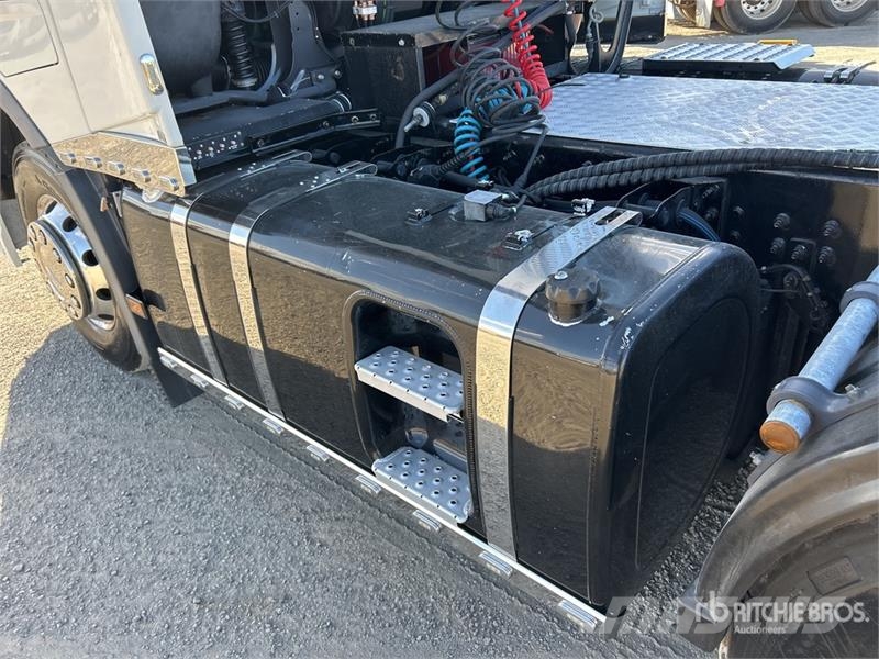 Volvo FH16 Globetrotter 6x4 T/A Sleeper Truck Tractor Trekkers