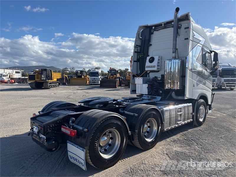 Volvo FH16 Globetrotter 6x4 T/A Sleeper Truck Tractor Trekkers