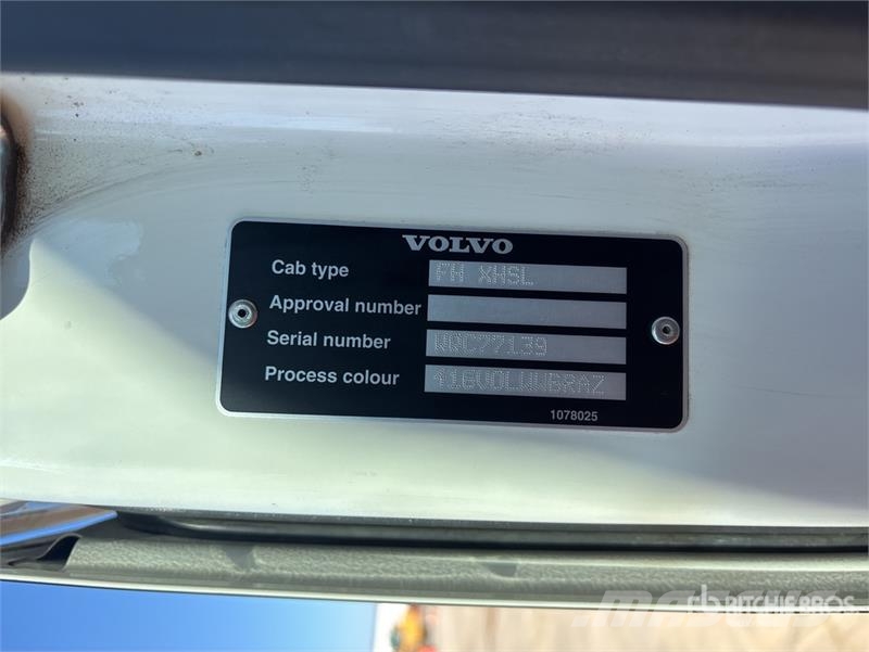 Volvo FH16 Globetrotter 6x4 T/A Sleeper Truck Tractor Trekkers