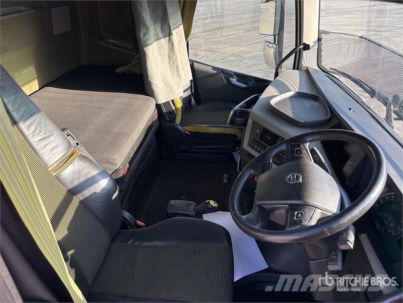 Volvo FH16 Globetrotter 6x4 T/A Sleeper Truck Tractor Trekkers