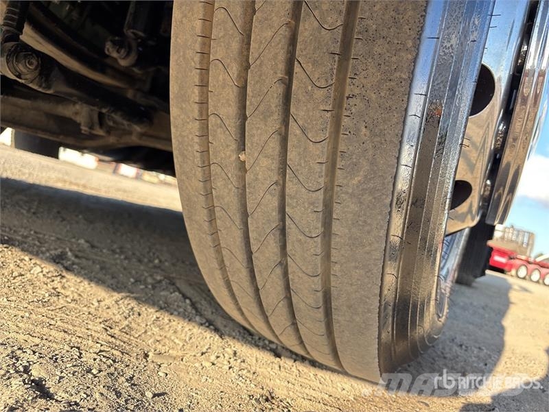 Volvo FH16 Globetrotter 6x4 T/A Sleeper Truck Tractor Trekkers
