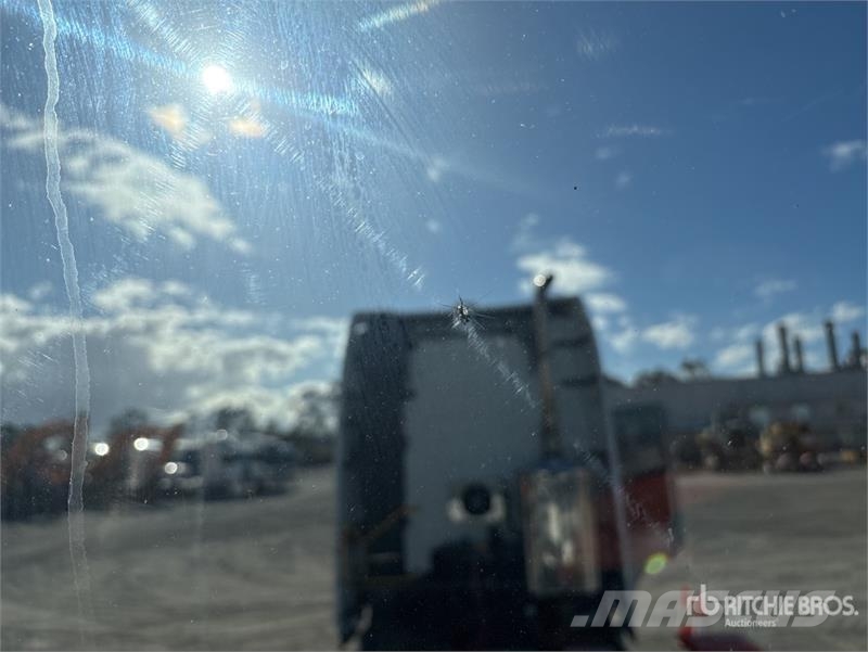Volvo FH16 Globetrotter 6x4 T/A Sleeper Truck Tractor Trekkers