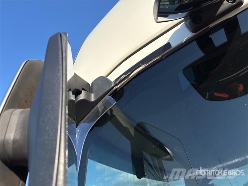 Volvo FH16 Globetrotter 6x4 T/A Sleeper Truck Tractor Trekkers
