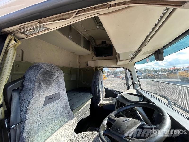 Volvo FH16 Globetrotter 6x4 T/A Sleeper Truck Tractor Trekkers