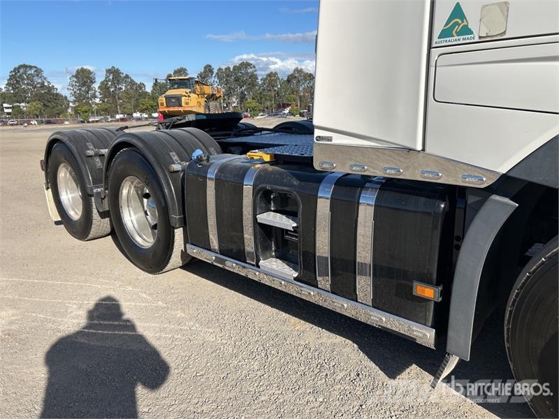 Volvo FH16 Globetrotter 6x4 T/A Sleeper Truck Tractor Trekkers