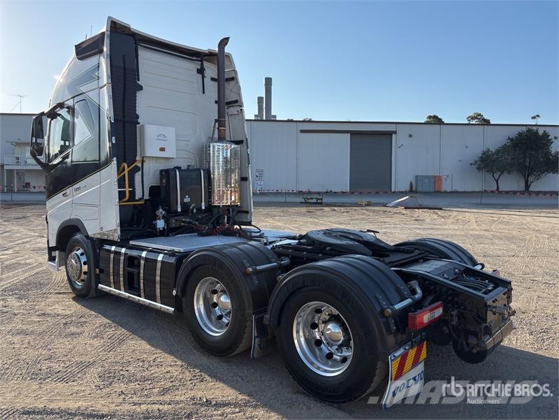 Volvo FH16 Globetrotter 6x4 T/A Sleeper Truck Tractor Trekkers