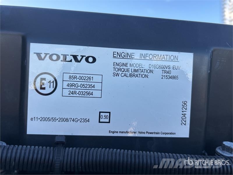 Volvo FH16 Globetrotter 6x4 T/A Sleeper Truck Tractor Trekkers