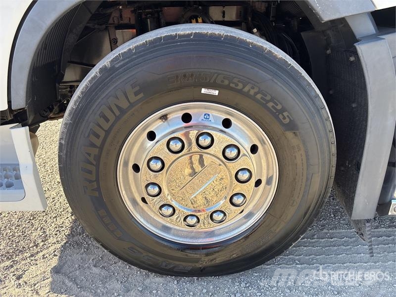 Volvo FH16 Globetrotter 6x4 T/A Sleeper Truck Tractor Trekkers
