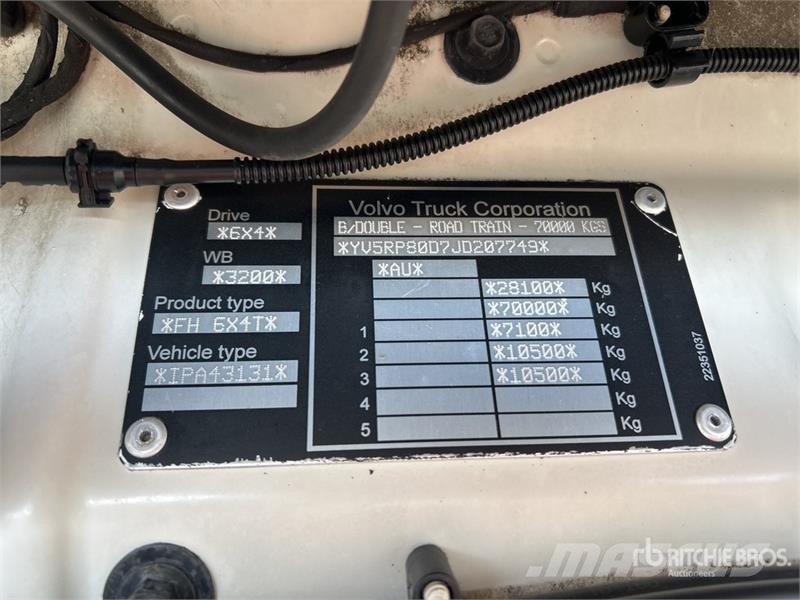 Volvo FH16 Globetrotter 6x4 T/A Sleeper Truck Tractor Trekkers