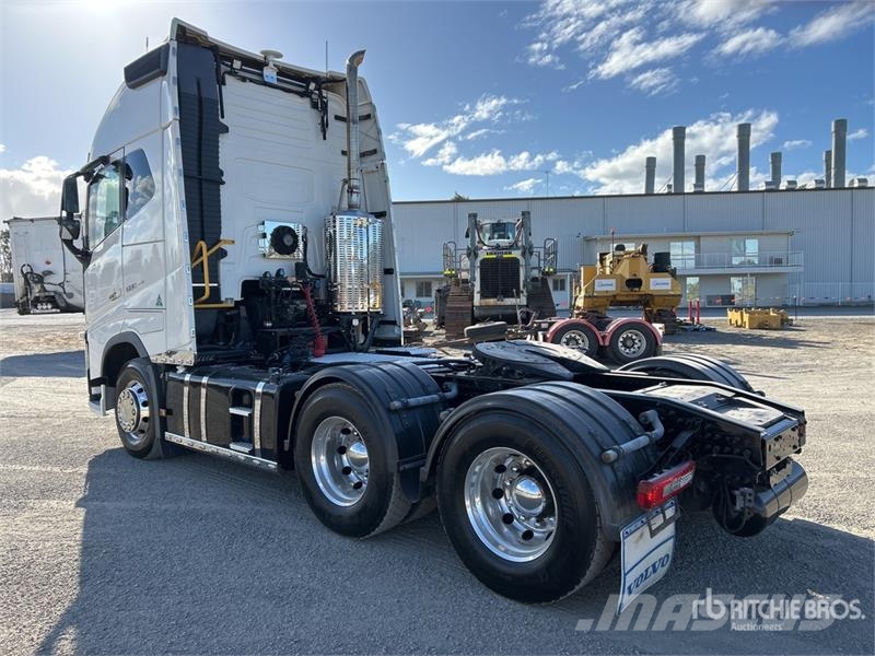 Volvo FH16 Globetrotter 6x4 T/A Sleeper Truck Tractor Trekkers