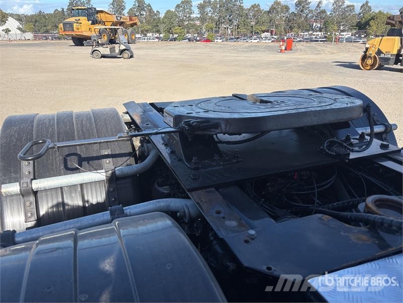 Volvo FH16 Globetrotter 6x4 T/A Sleeper Truck Tractor Trekkers