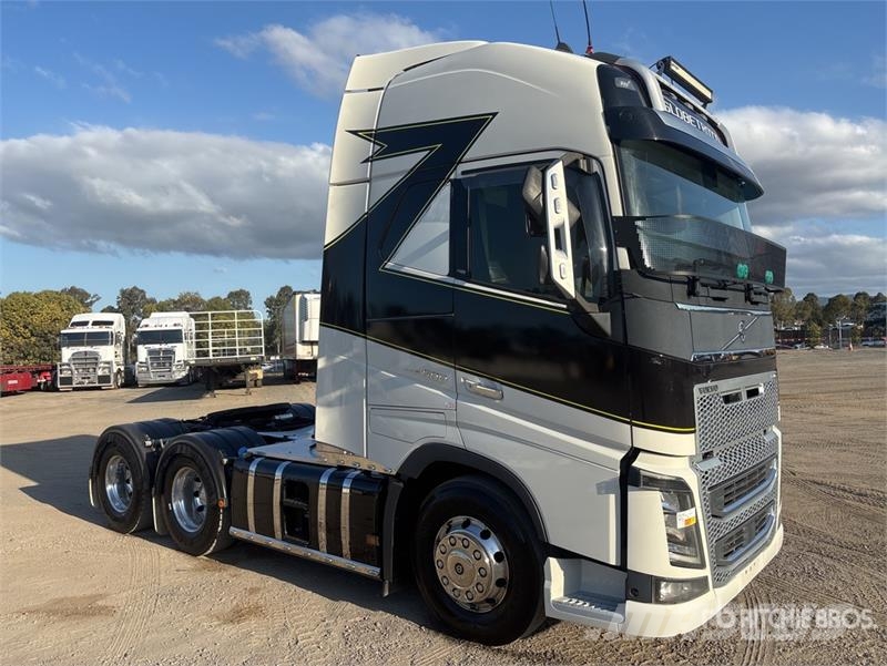 Volvo FH16 Globetrotter 6x4 T/A Sleeper Truck Tractor Trekkers