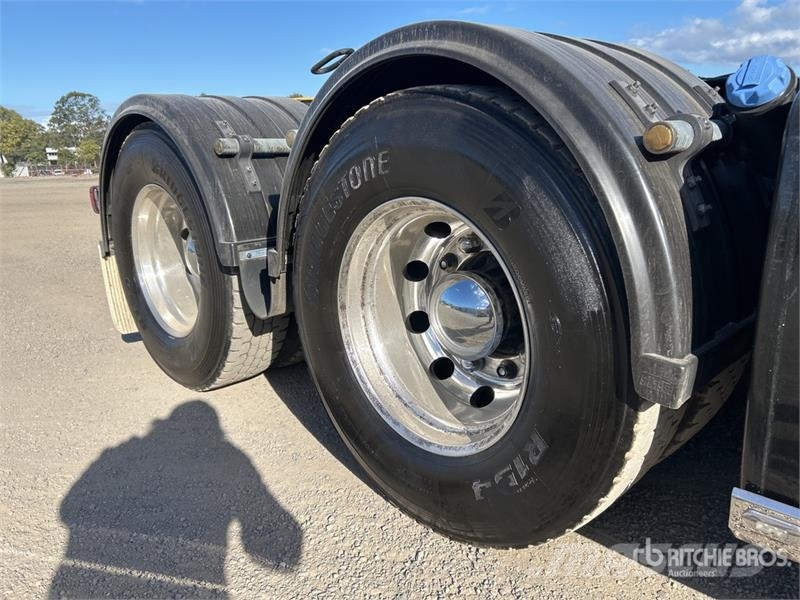 Volvo FH16 Globetrotter 6x4 T/A Sleeper Truck Tractor Trekkers