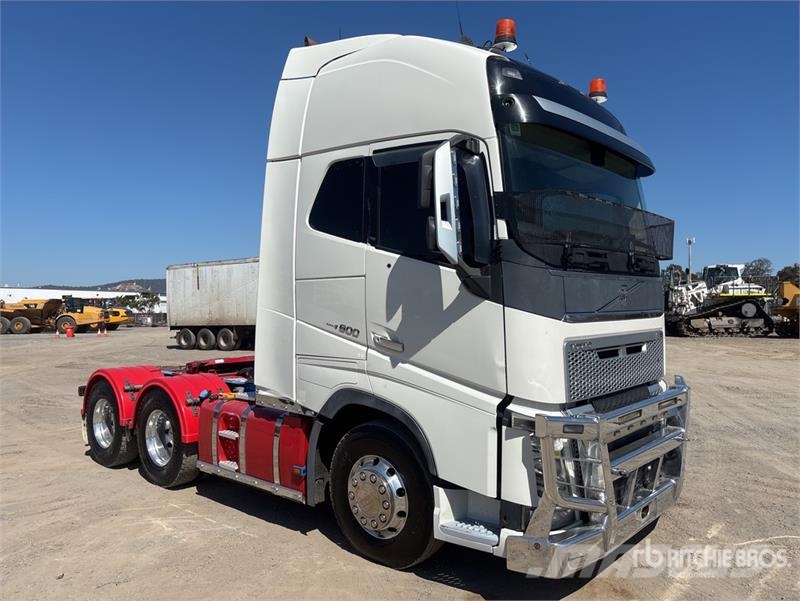 Volvo FH16 Globetrotter 6x4 T/A Sleeper Truck Tractor Vetopöytäautot