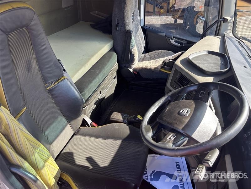Volvo FH16 Globetrotter 6x4 T/A Sleeper Truck Tractor Trekkers