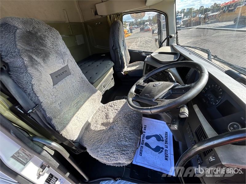 Volvo FH16 Globetrotter 6x4 T/A Sleeper Truck Tractor Trekkers