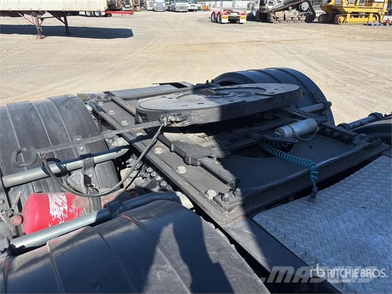 Volvo FH16 Globetrotter 6x4 T/A Sleeper Truck Tractor Trekkers