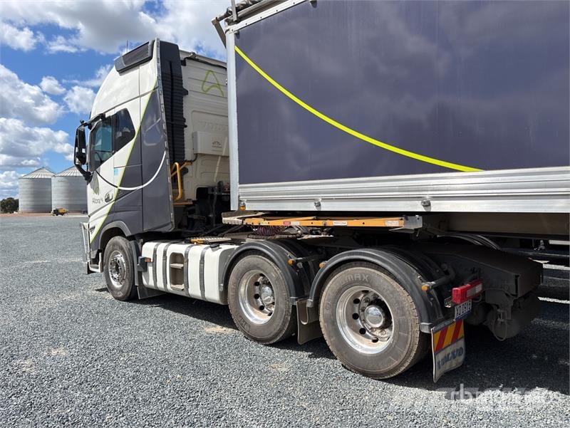 Volvo FH16 XXL 700 6x4 T/A Sleeper Truck Tractor 牵引车