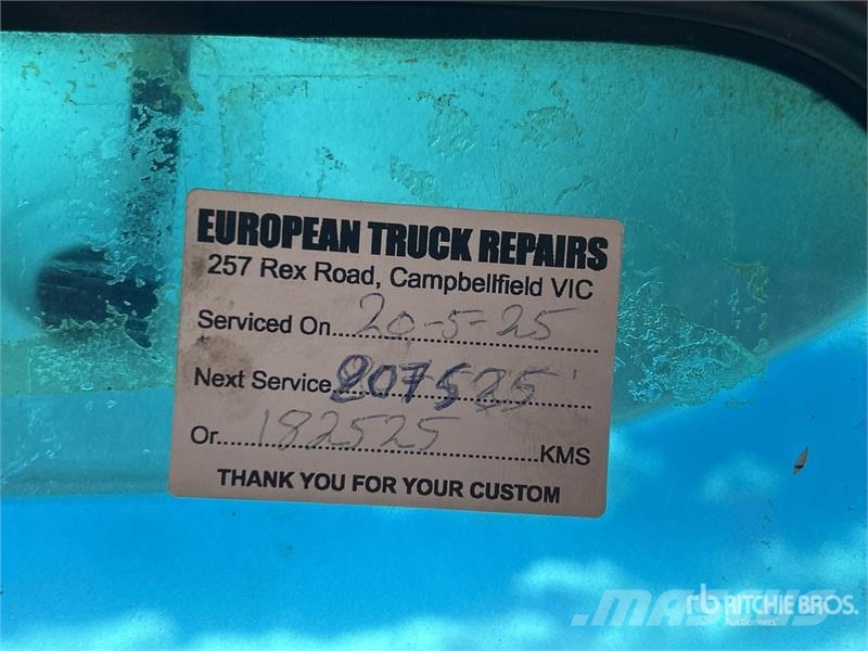 Volvo FL10 4x2 Moving 9670L x 3080H Van Truck Box trucks