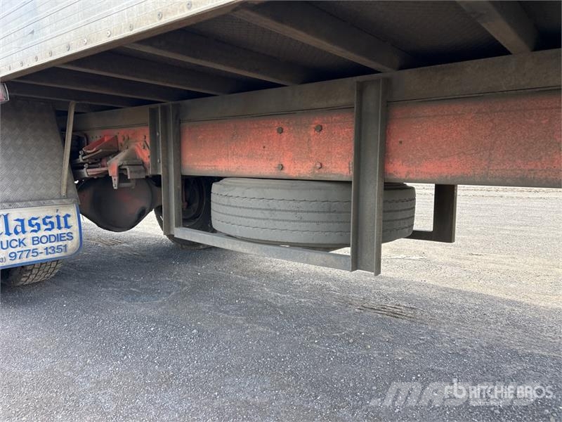 Volvo FL10 4x2 Moving 9670L x 3080H Van Truck Box trucks
