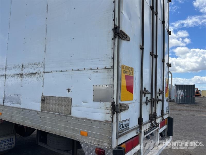 Volvo FL10 4x2 Moving 9670L x 3080H Van Truck Box trucks