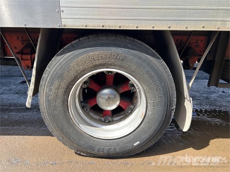 Volvo FL10 4x2 Moving 9670L x 3080H Van Truck Box trucks