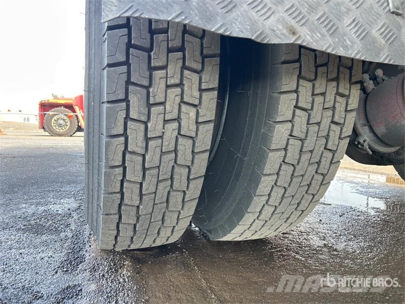 Volvo FL10 4x2 Moving 9670L x 3080H Van Truck Box trucks