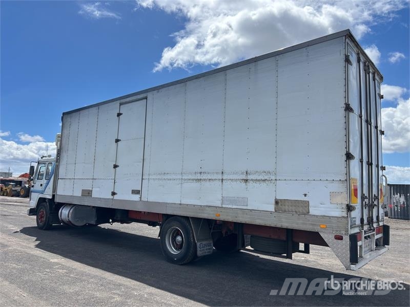 Volvo FL10 4x2 Moving 9670L x 3080H Van Truck Box trucks