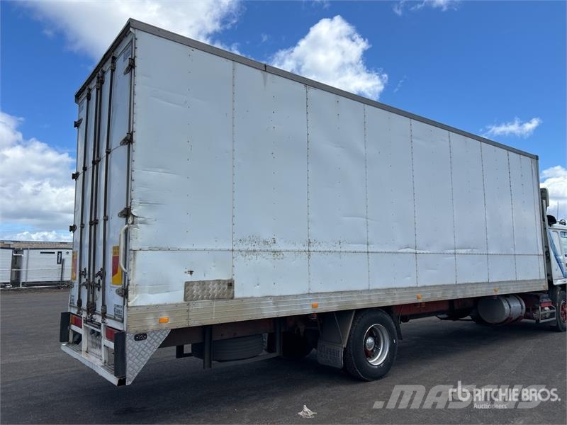Volvo FL10 4x2 Moving 9670L x 3080H Van Truck Box trucks