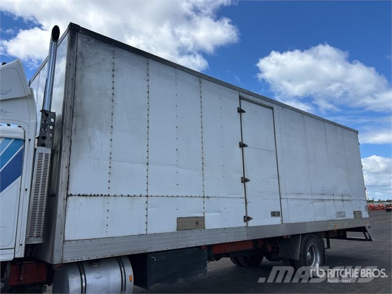 Volvo FL10 4x2 Moving 9670L x 3080H Van Truck Box trucks