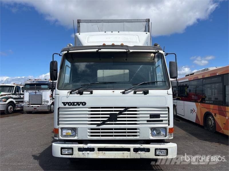 Volvo FL10 4x2 Moving 9670L x 3080H Van Truck Box trucks