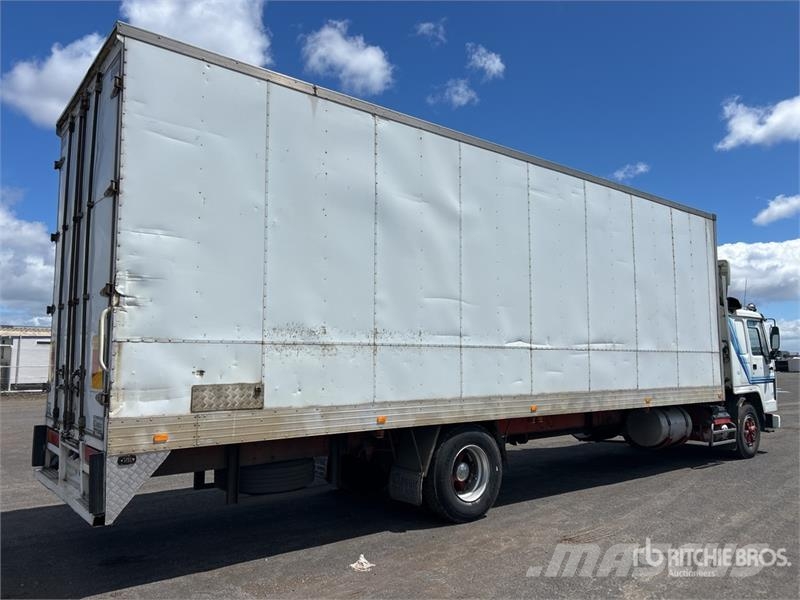 Volvo FL10 4x2 Moving 9670L x 3080H Van Truck Box trucks