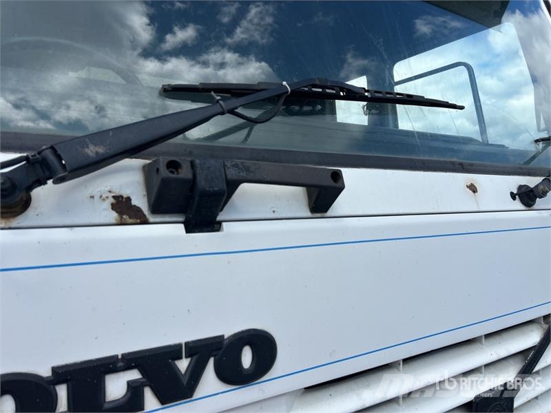 Volvo FL10 4x2 Moving 9670L x 3080H Van Truck Box trucks
