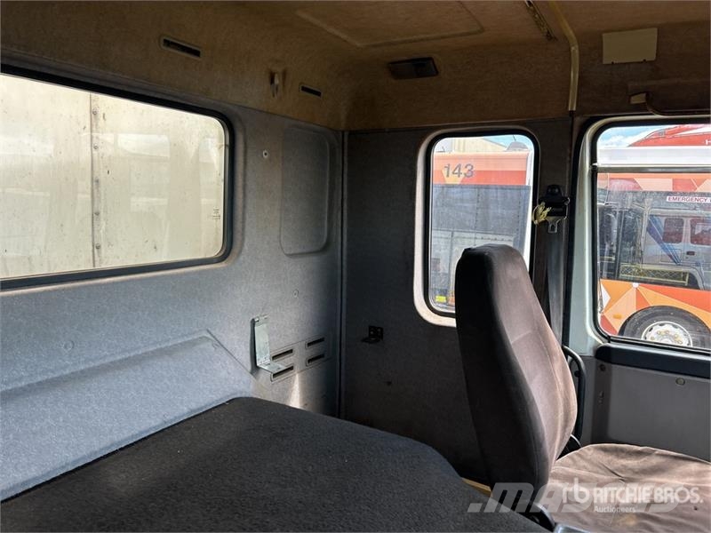 Volvo FL10 4x2 Moving 9670L x 3080H Van Truck Box trucks