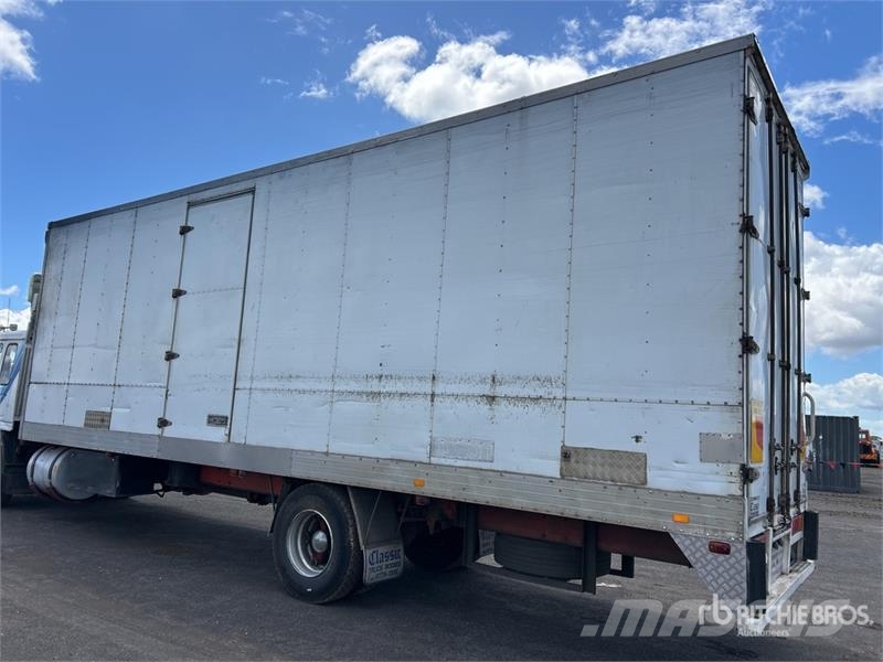 Volvo FL10 4x2 Moving 9670L x 3080H Van Truck Box trucks
