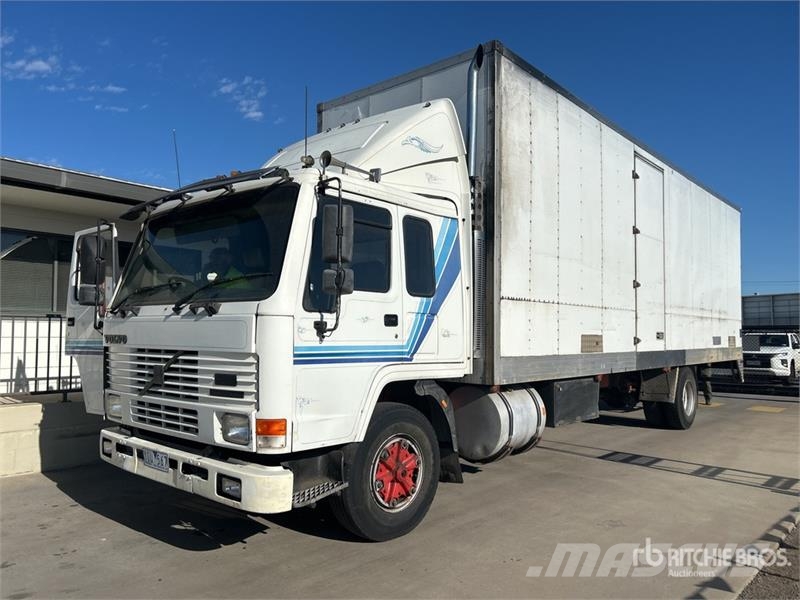 Volvo FL10 4x2 Van Truck Camion cassonati
