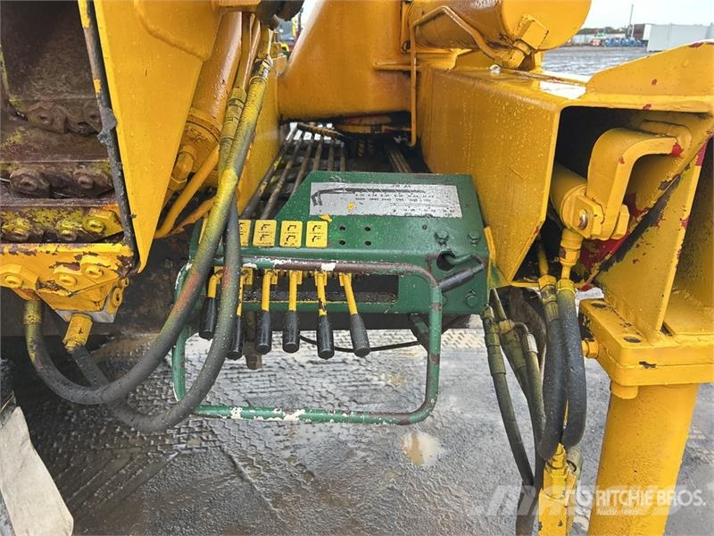 Volvo FL10 6x4 w/1997 Ferrari 718 5.5 t Knuckle Boom Fla 크레인 트럭