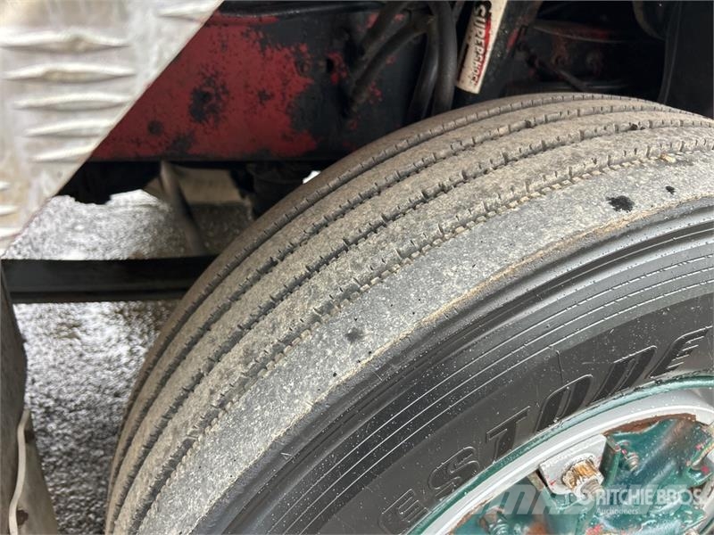 Volvo FL10 6x4 w/1997 Ferrari 718 5.5 t Knuckle Boom Fla 크레인 트럭