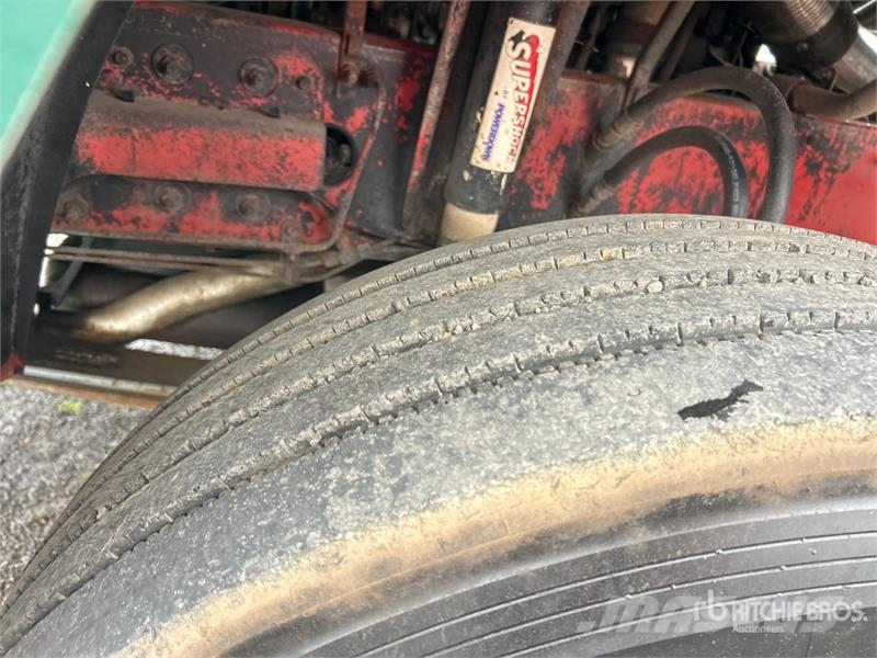 Volvo FL10 6x4 w/1997 Ferrari 718 5.5 t Knuckle Boom Fla 크레인 트럭